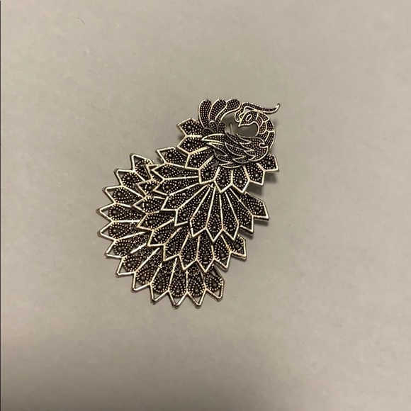 Beautiful metallic earrings - Picture 2 of 4